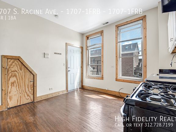 3rd image of 1707 S Racine Ave #1FRB