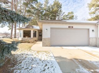 586 Timber Ct, Shakopee, MN 55379