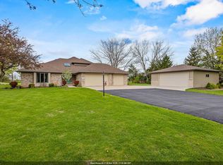 3022 Fairwinds Dr, Neenah, WI 54956