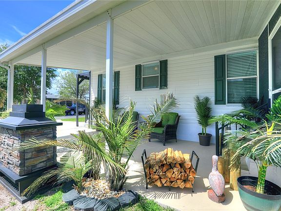 5th image of 424 Loquat Dr