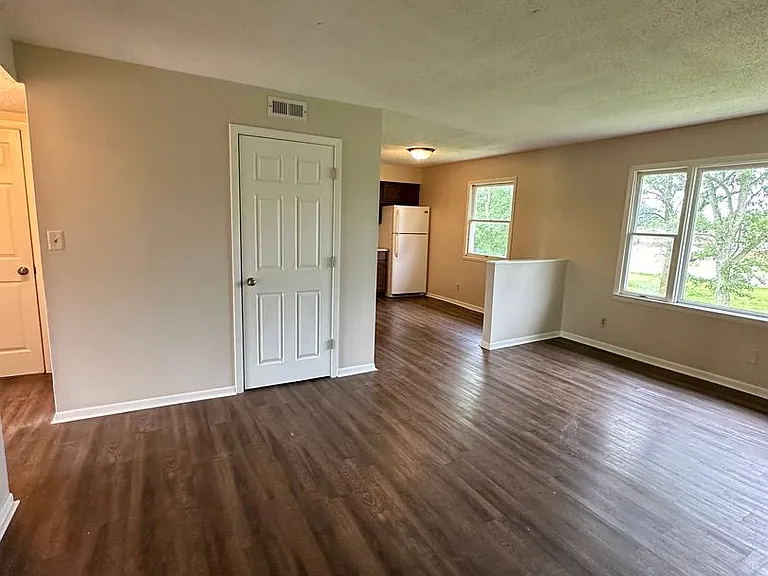 4178 4192 Street Rd #10 — Photo 1