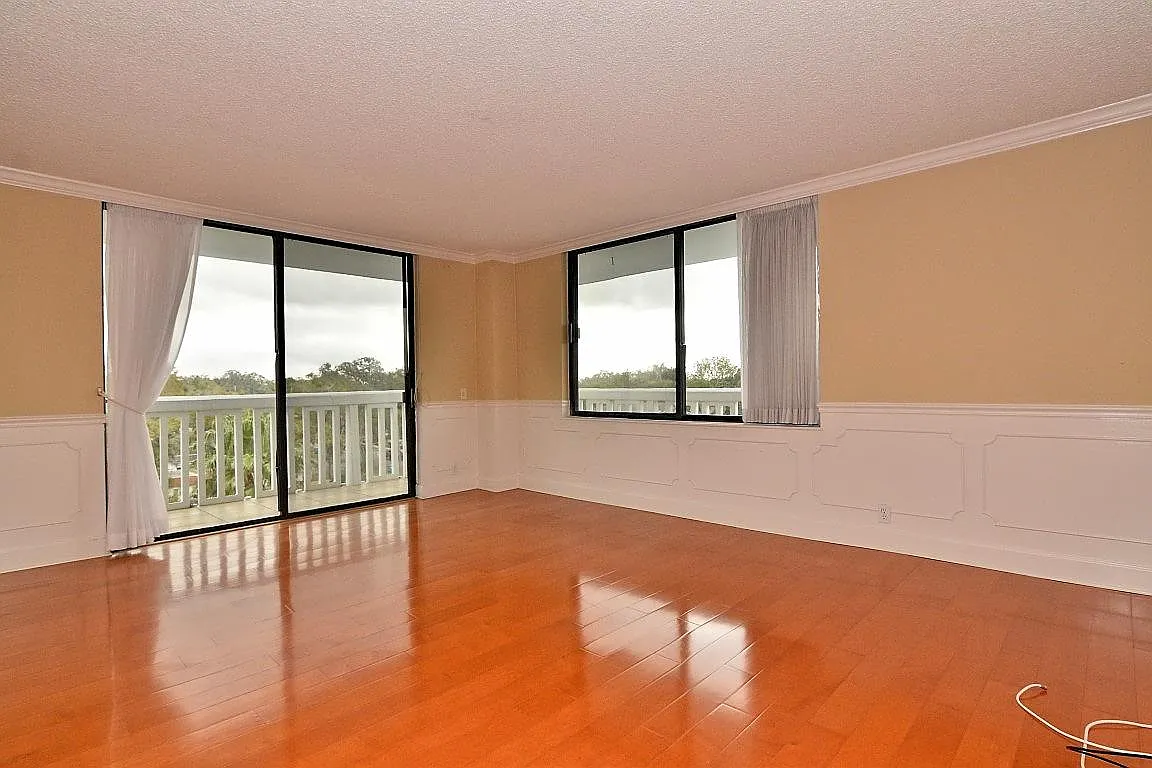 2 bed, 1189 sqft, $2,300 — Photo 1