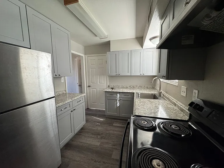 5705 S Pearl St — Photo 25