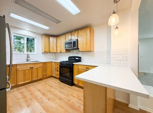 5521 Brooklyn Ave NE, Seattle, WA 98105