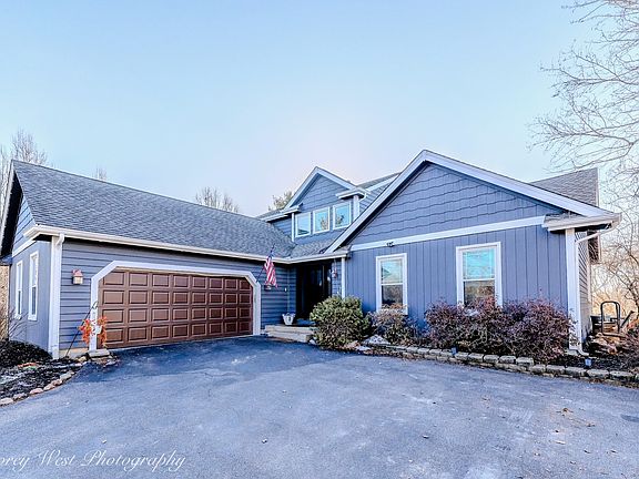 2nd image of 10215 Ridge Ln