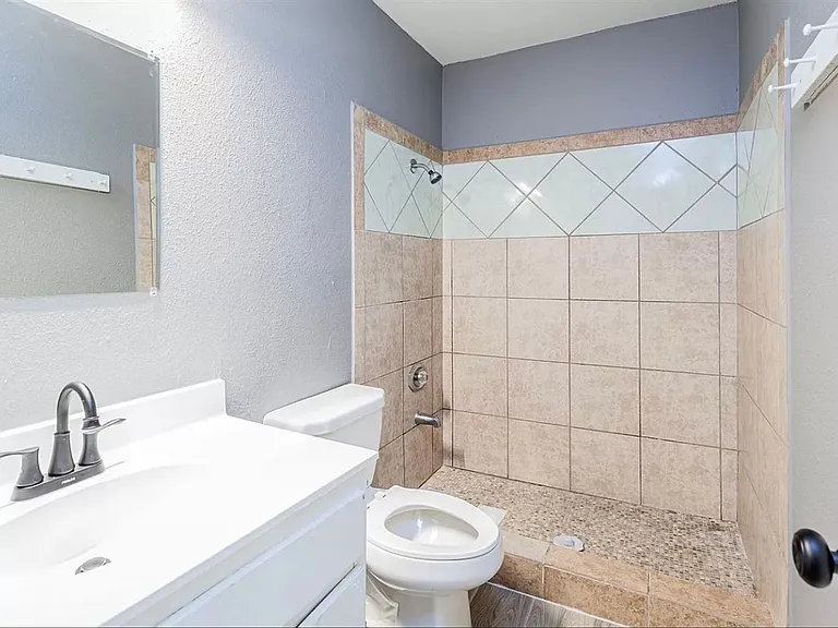 4900 E Stassney Ln — Photo 15