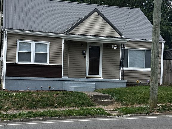2nd image of 218 E Washington St