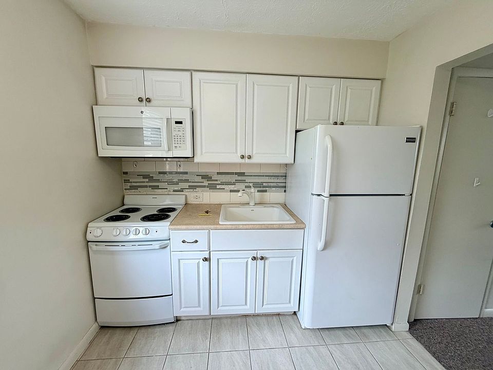 1st image of 334 S Broadway #8