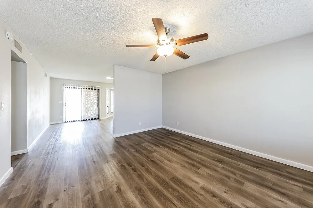 3 bed, 2.0 bath, 1308 sqft, $1,910 — Photo 3