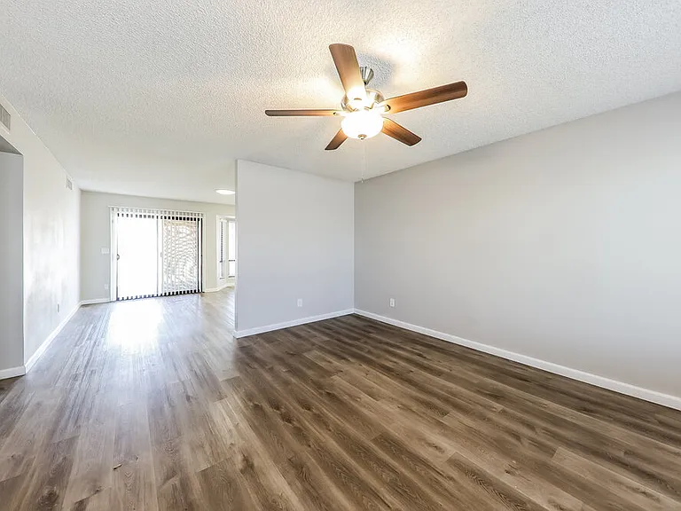 18417 N 55th Dr — Photo 3