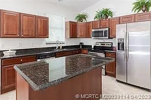 1446 SE Tidewater Pl Photo 1