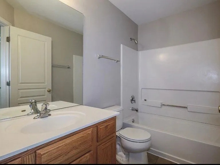 565 Conservatory Ln — Photo 12