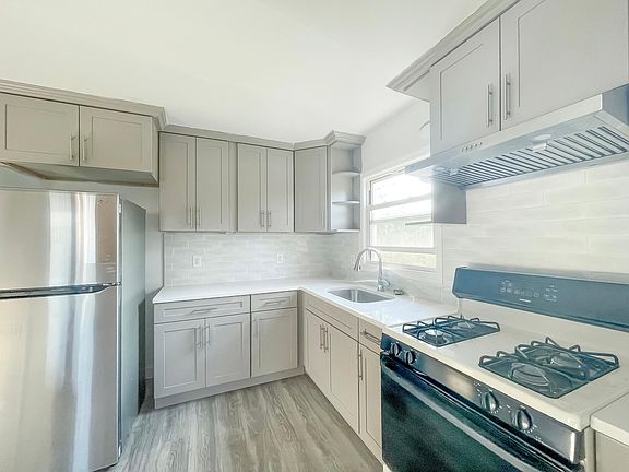 4th image of 19914 48th Ave #2F