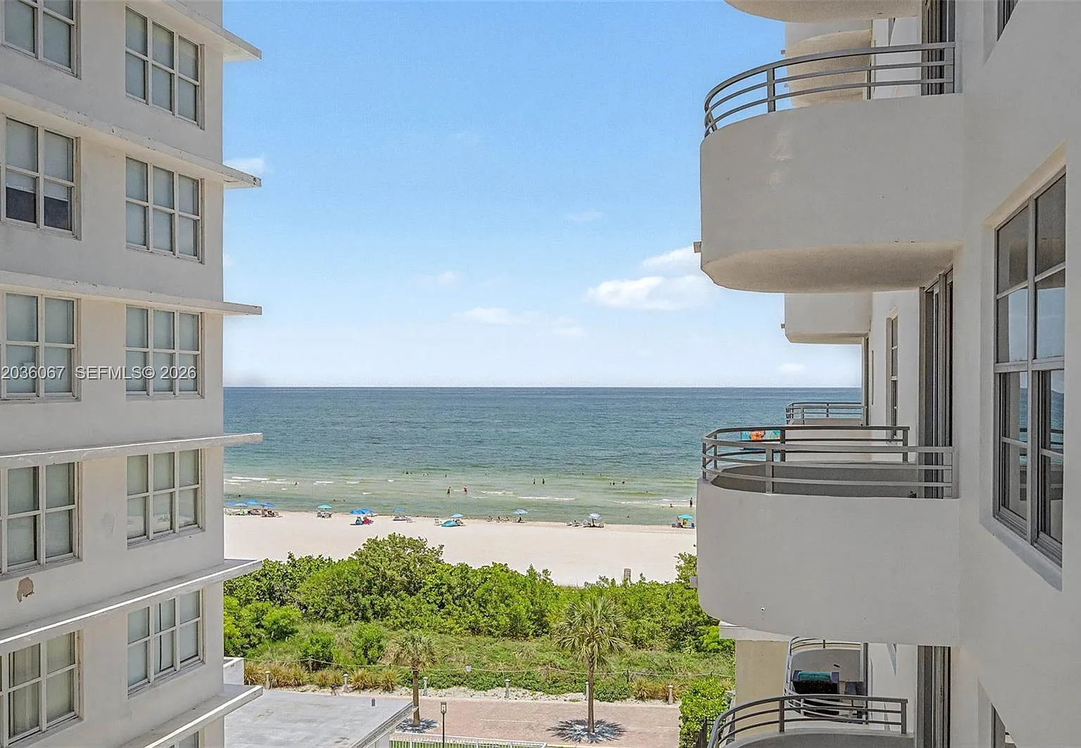 Oceanside Plaza Condo — Photo 1