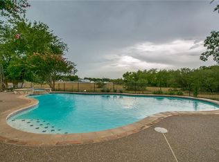 7221 Windcrest Ln, North Richland Hills, TX 76182