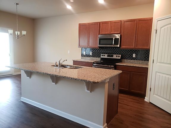 3rd image of 224 Autumn Terrace Ln