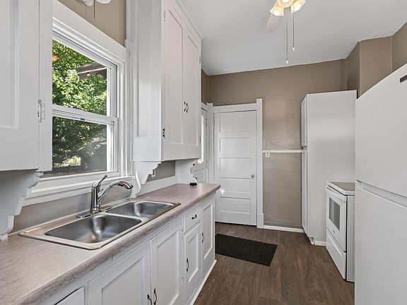 3rd image of 710 LEE STREET