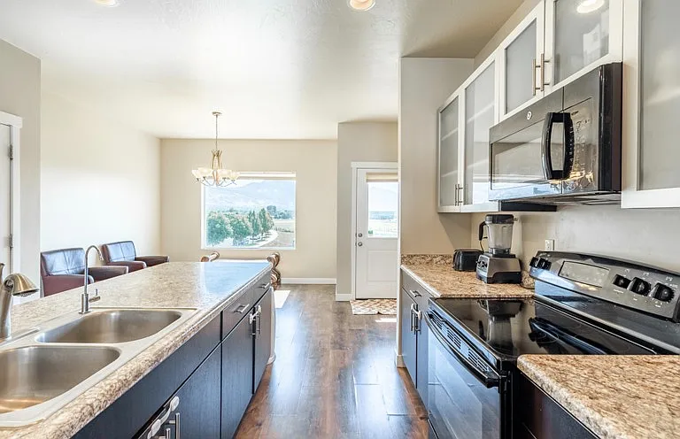 119 S 1800 W — Photo 6