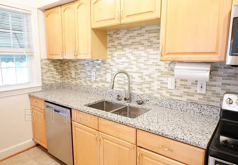 800 Maplewood Ave #1 — Photo 44