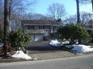 101 Astor Ave, Saint James, NY 11780