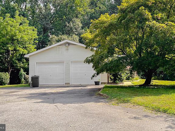 3rd image of 12400 Popes Creek Rd