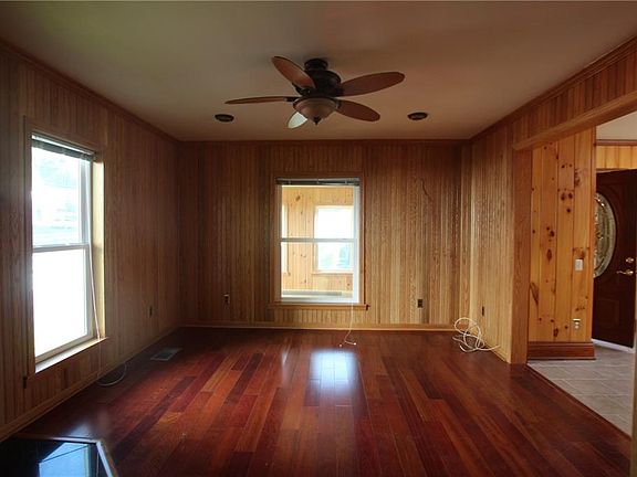 3rd image of 140 N Washington St