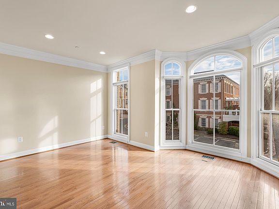 3rd image of 1554 Red Twig Ln