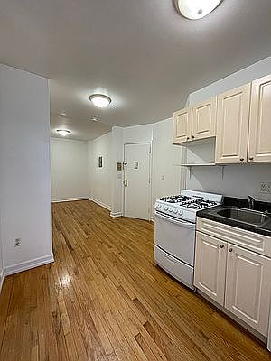 3rd image of 412 W 56th St APT 16