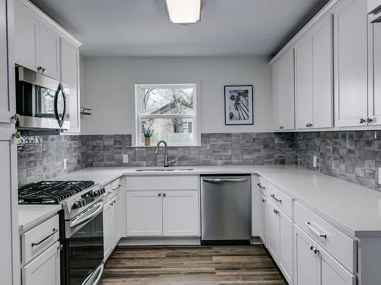 3222 Main St — Photo 5