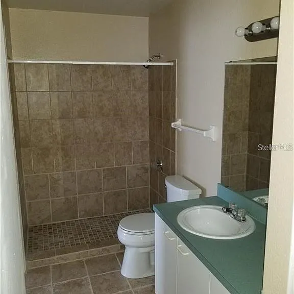 Columbia Arms Cir — Photo 17