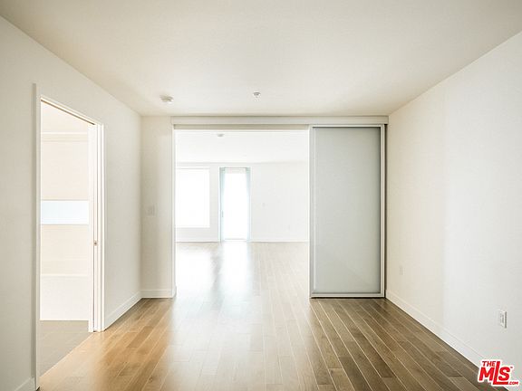 4th image of 901 S Flower St Unit 505