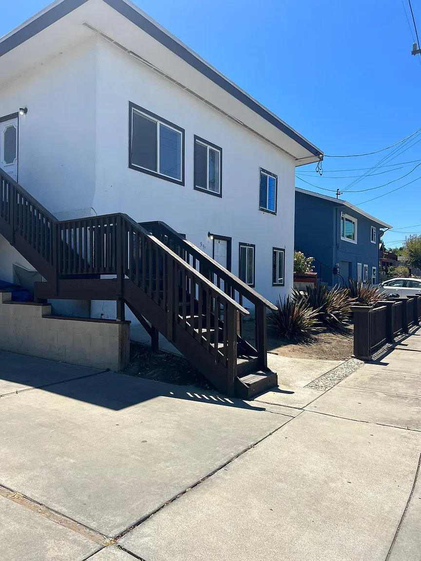 991 Suiter St photo 1