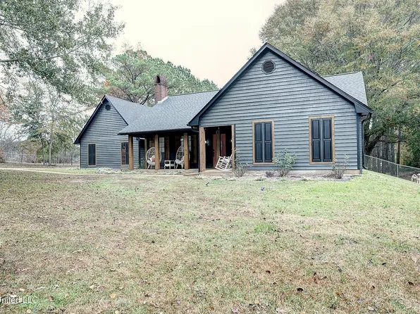 304 Massey Cv, Carthage, MS 39051