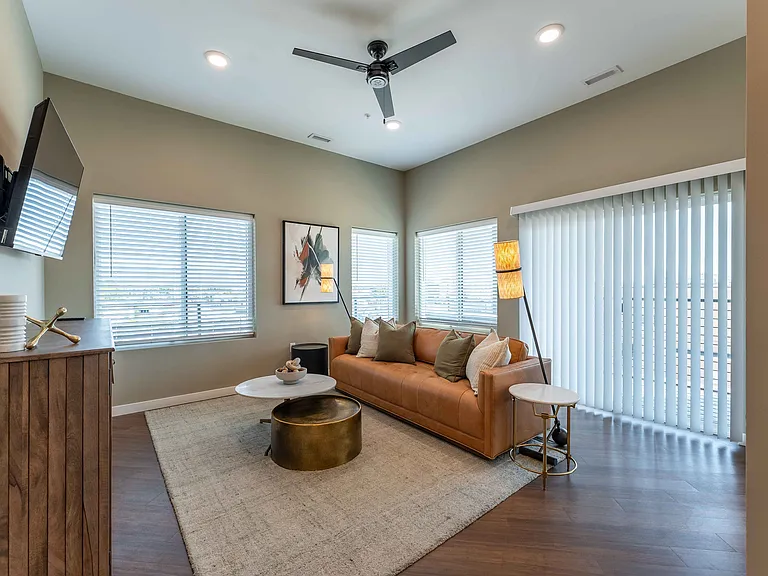 1364 E Battlefield Rd — Photo 167