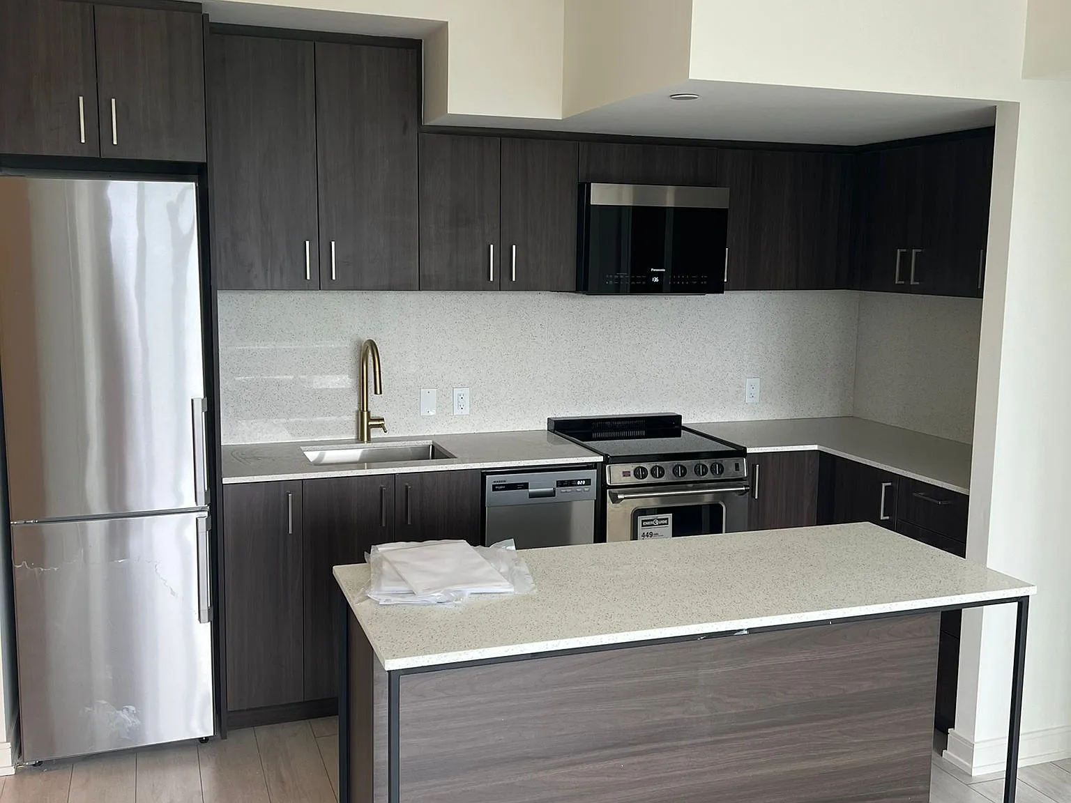 3 bed, $2,799 — Photo 2