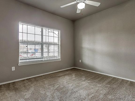 4th image of 217 Harris Dr APT 2