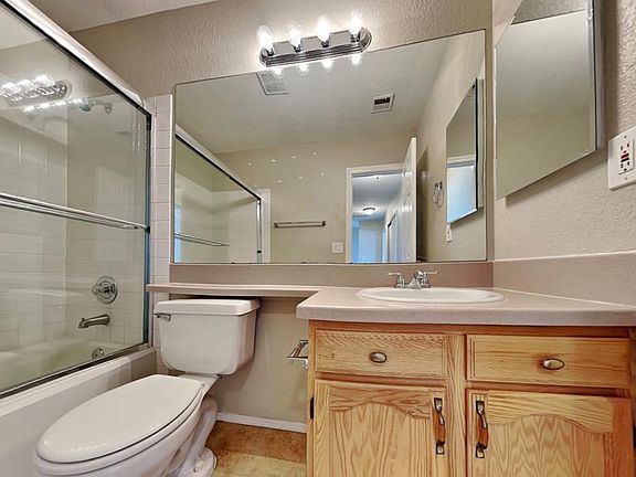 3rd image of 2881 Creekbend Dr