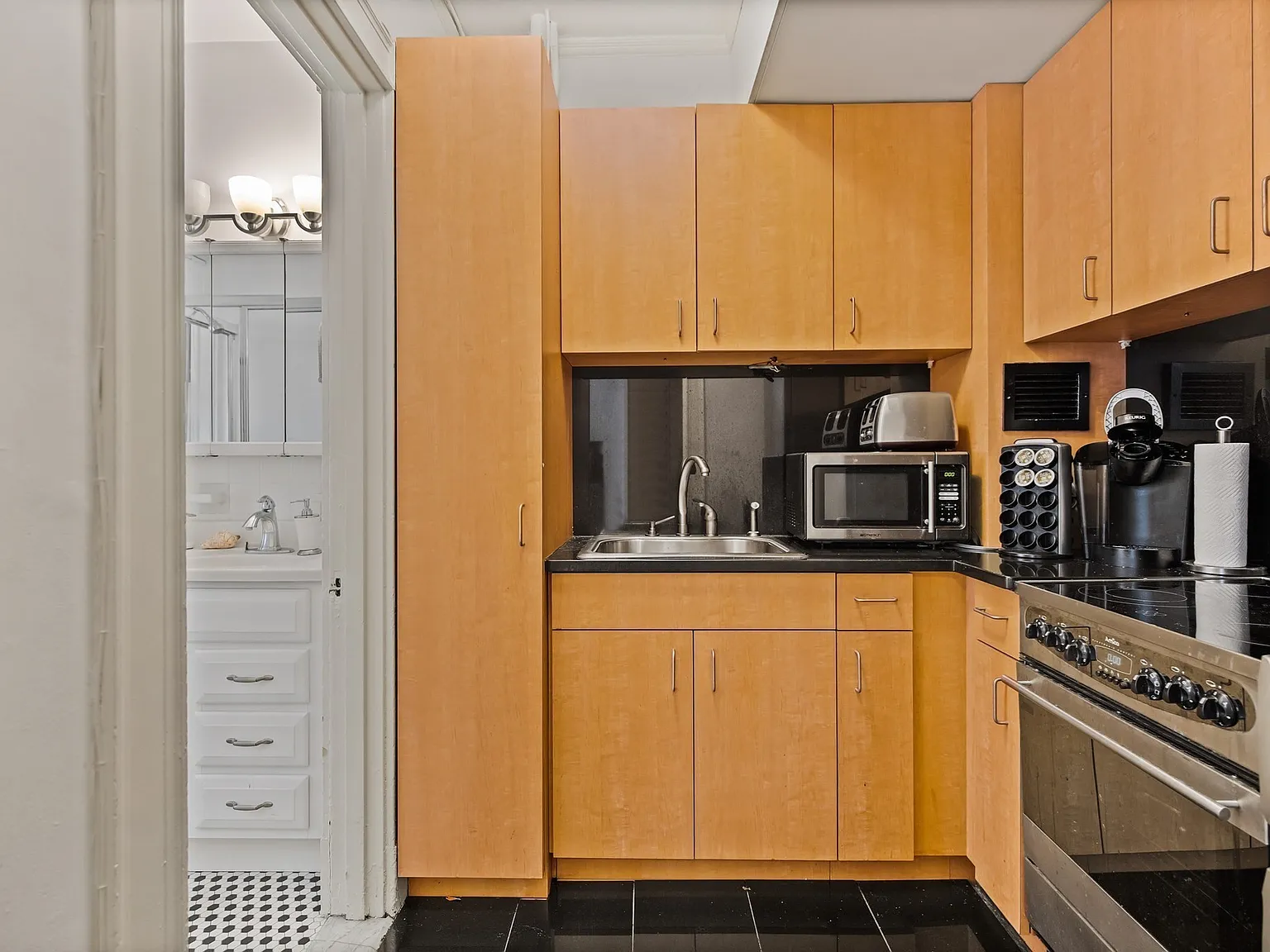 1 bed, 1.0 bath, 290 sqft, $2,550 — Photo 4