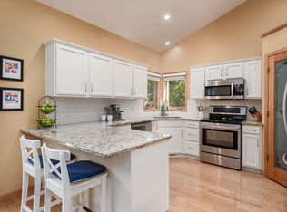 7194 Berkshire Ln, Shakopee, MN 55379