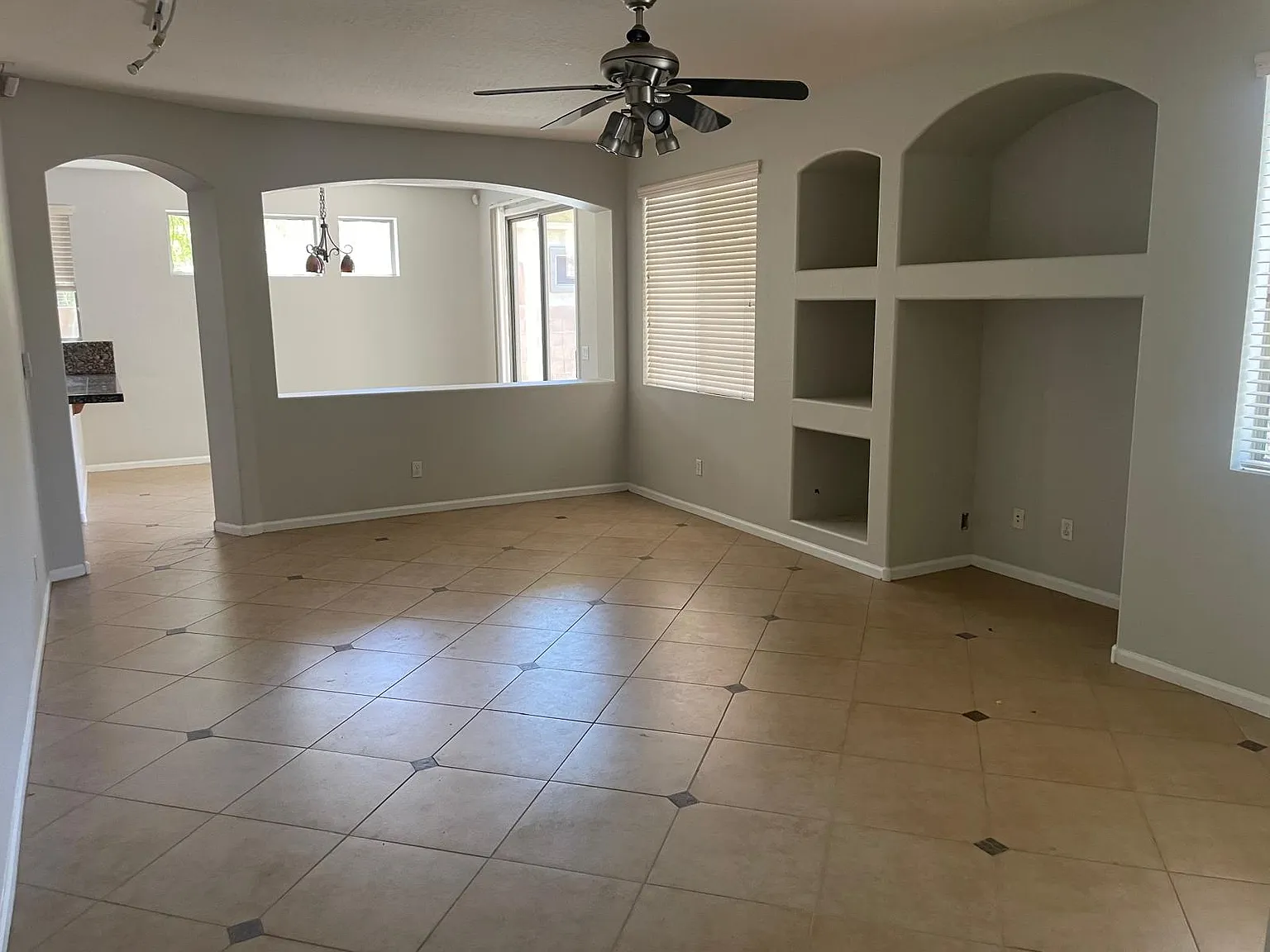 4 bed, 2.5 bath, 3136 sqft, $3,450 — Photo 2