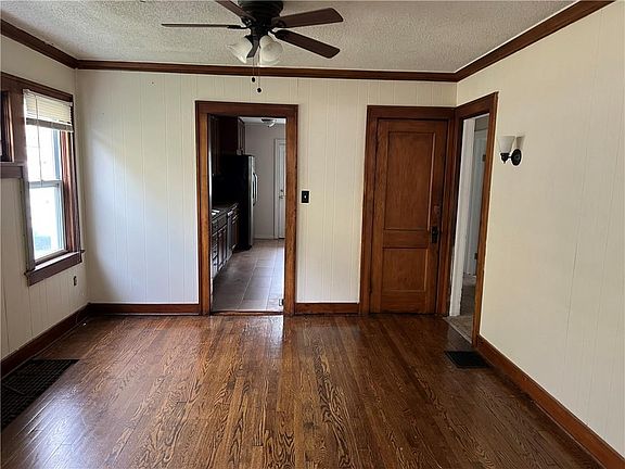 4th image of 5725 Highland Ave