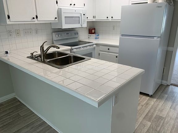 2nd image of 3901 Ee9 Sterling Pointe Dr