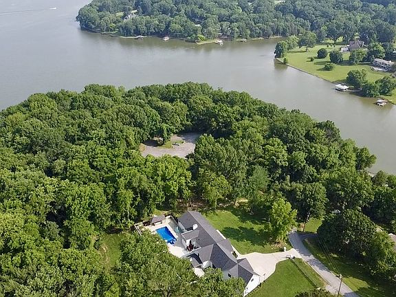 3rd image of 163 Lake Park Dr