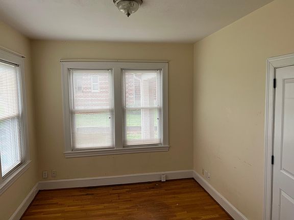 4th image of 435 Pell Ave