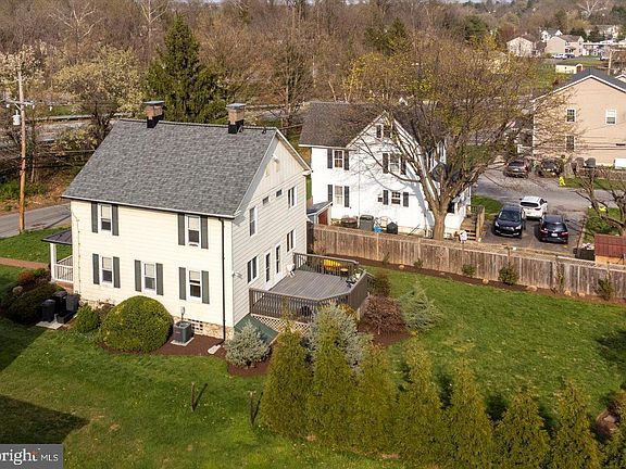 5th image of 703 W Seminary Ave