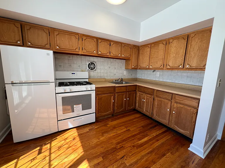 359 Grove St #2 — Photo 9