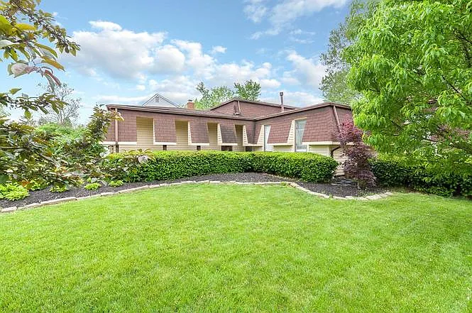 5 bed, 3300 sqft, $3,400 — Photo 3
