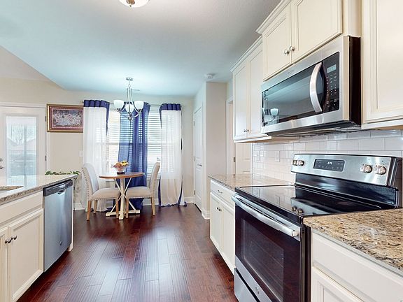 4th image of 1004 Shirley Dr