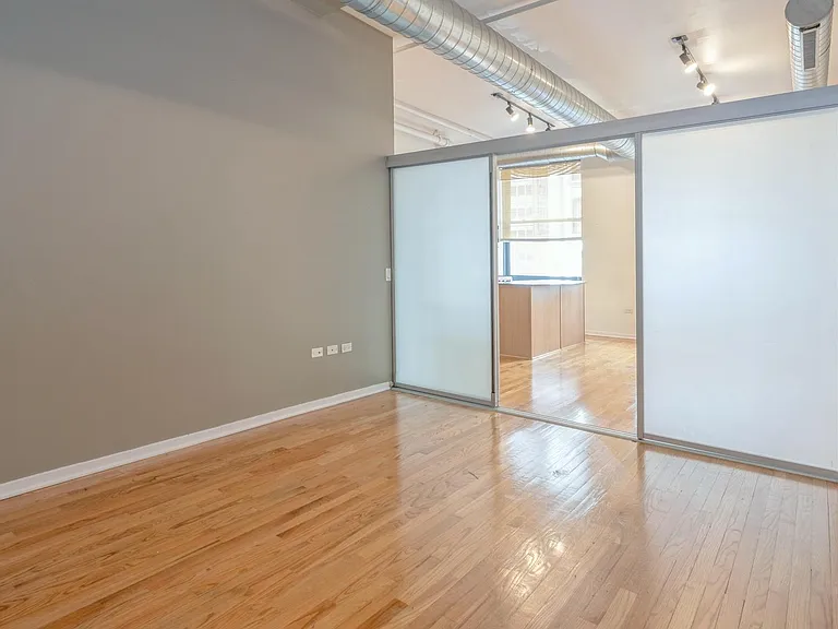 6 E Monroe St #601 — Photo 7