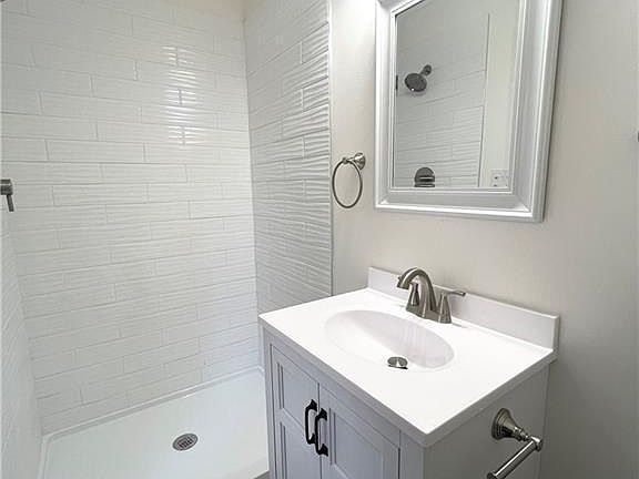 4th image of 7139 Conser Dr